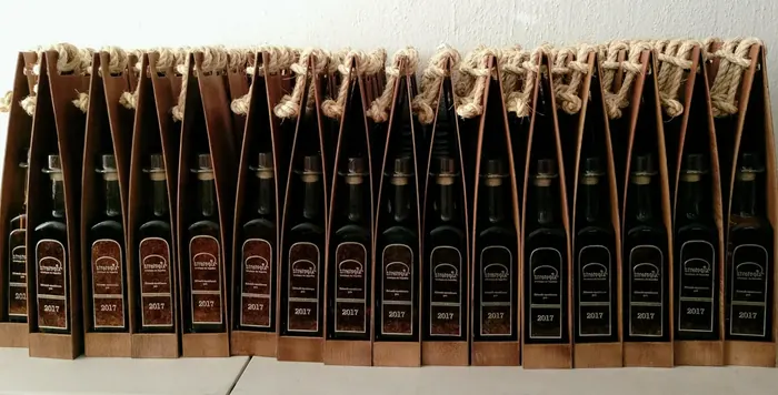 Pedido completo de botellas personalizadas en estuches de madera